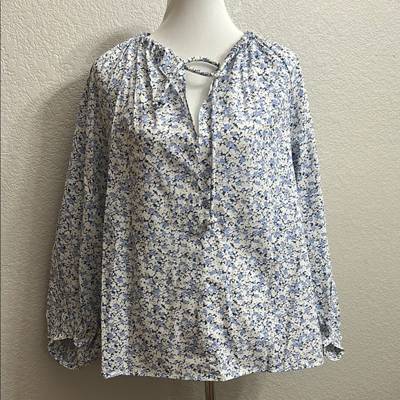 NWT H&M Floral Blue and White Blouse Top - Picture 1 of 6